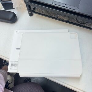Apple iPad Magic Keyboard in White